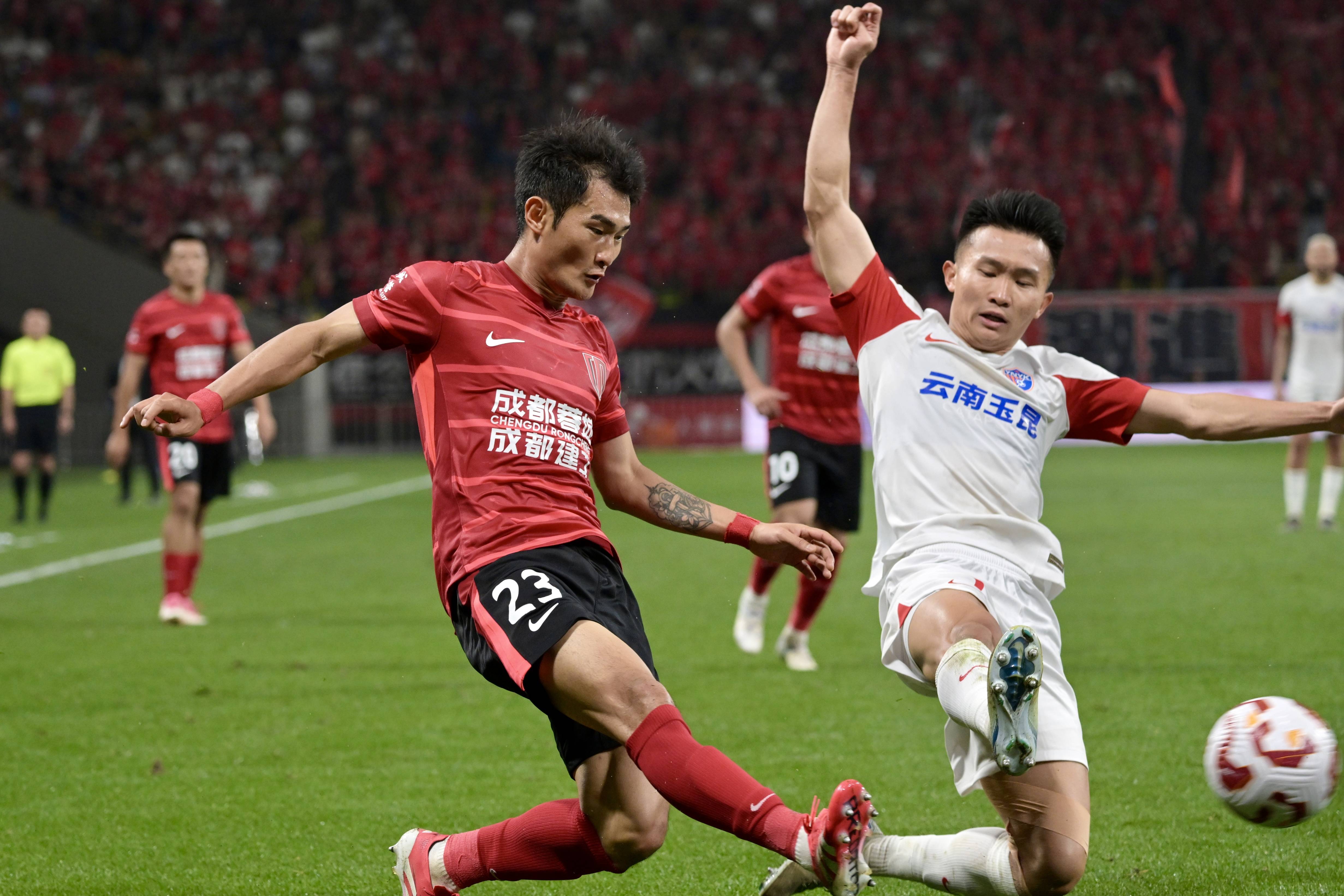 爱游戏官方网站-今晨CBA季后赛焦点战，成都蓉城豪取连胜，更衣室稳定，心理建设被强调(直播回放完整版)