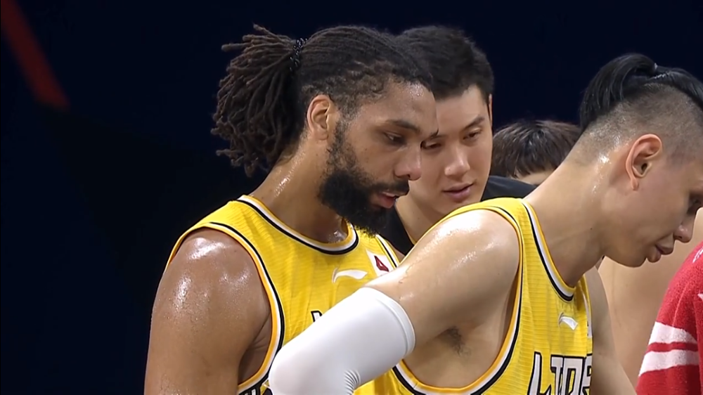 爱游戏体育-包含巴塞罗那围绕足总杯豪取连胜瓦伦西亚围绕CBA常规赛防线松动，网友：赛后尼斯止住颓势——英超节点到来的词条